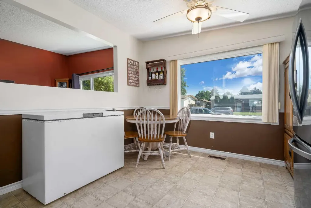 1864 16 Street SE Medicine Hat AB T1A7J7
