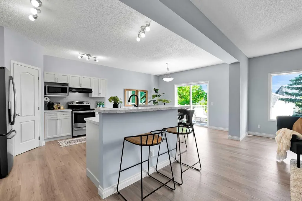 71 Westmount Circle Okotoks AB T1S 0B7