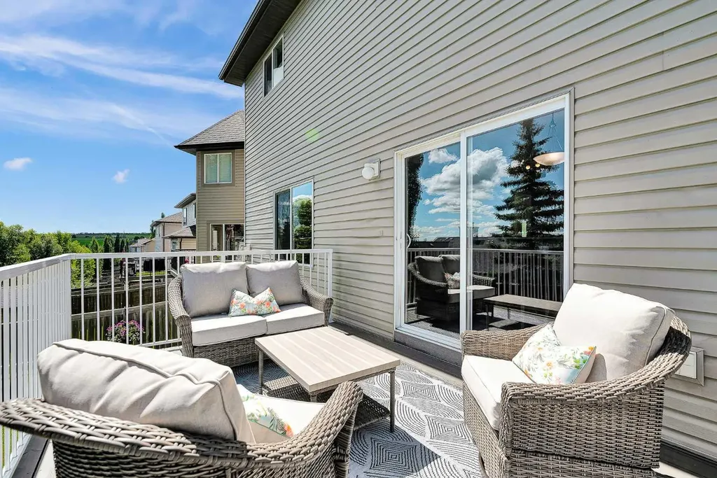 71 Westmount Circle Okotoks AB T1S 0B7