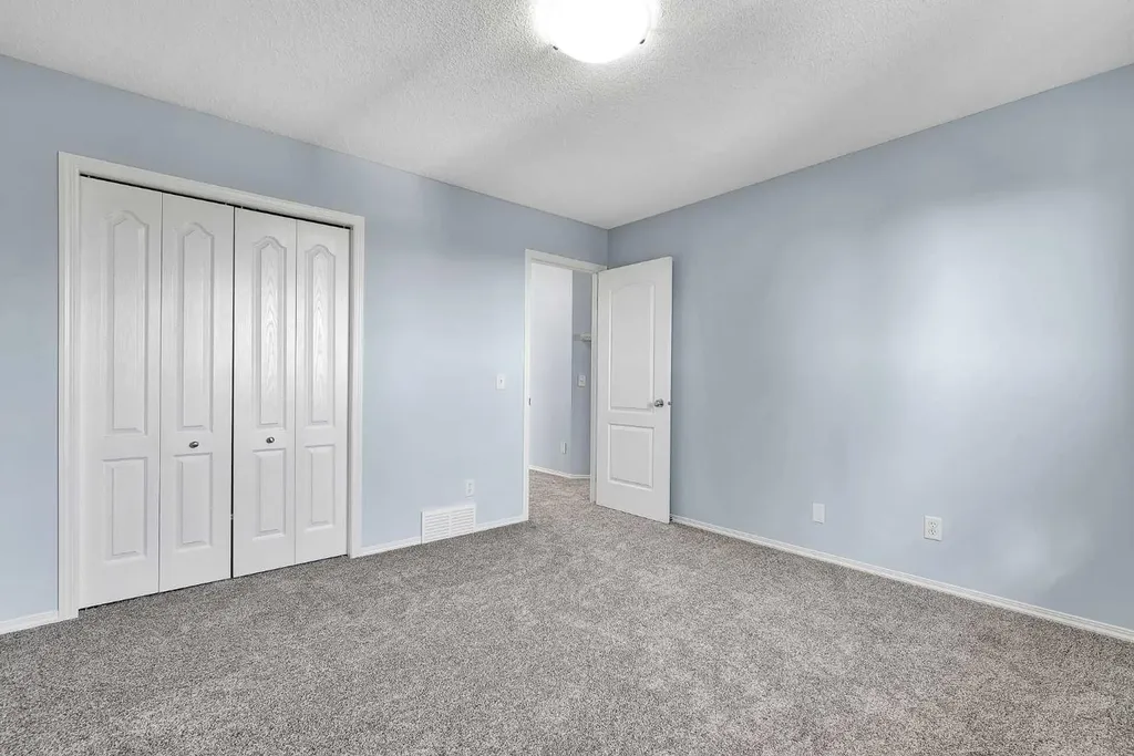 71 Westmount Circle Okotoks AB T1S 0B7