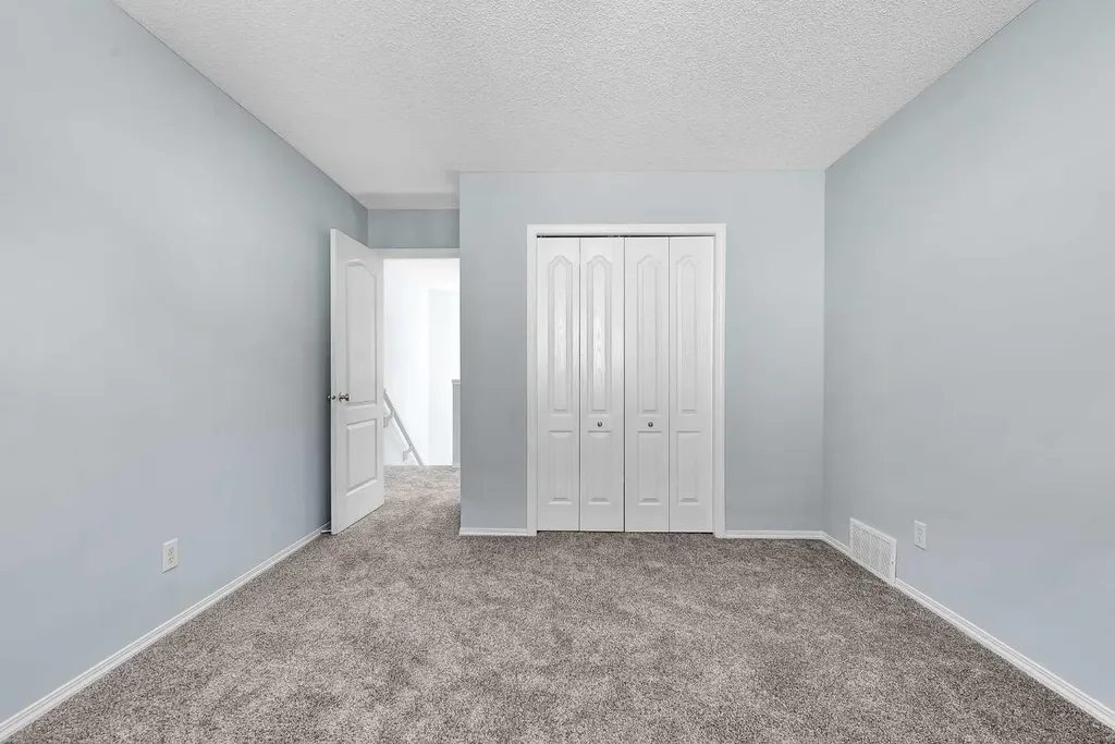 71 Westmount Circle Okotoks AB T1S 0B7