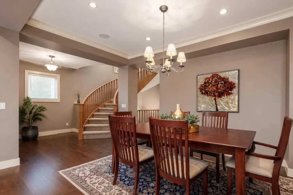24 Aspen Meadows Green SW Calgary AB T3H 5J9