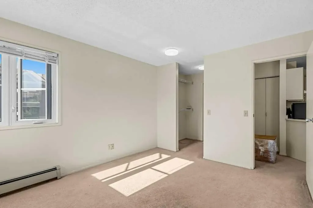 2422 Edenwold Heights NW Calgary AB T3A 0Y2