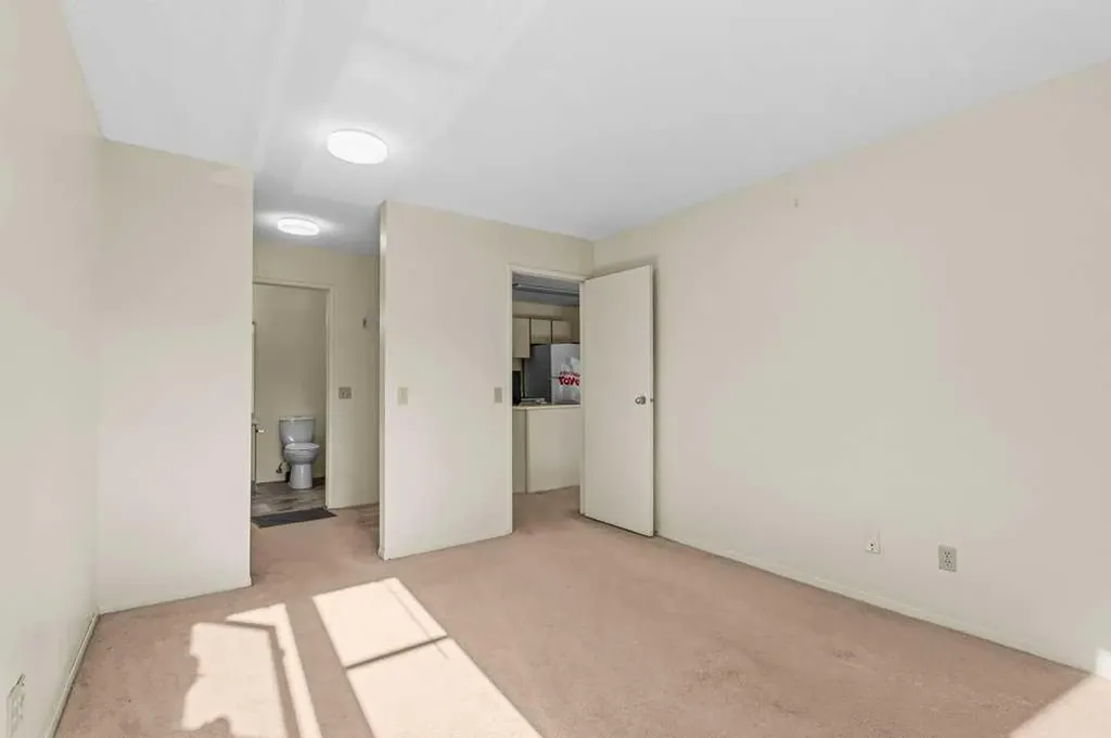 2422 Edenwold Heights NW Calgary AB T3A 0Y2