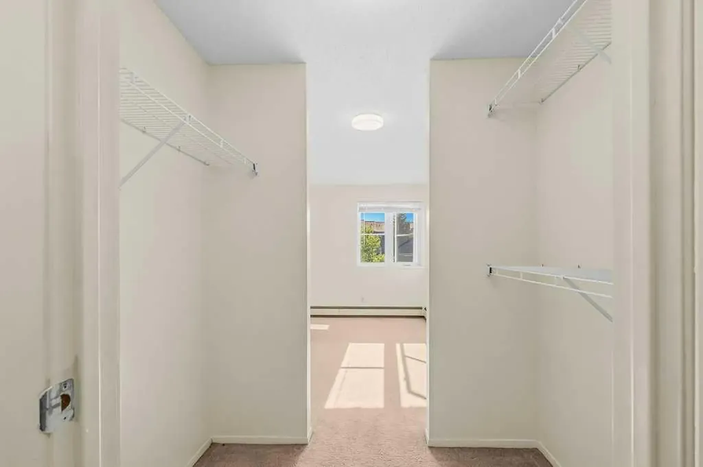 2422 Edenwold Heights NW Calgary AB T3A 0Y2