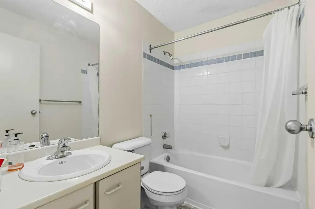 2422 Edenwold Heights NW Calgary AB T3A 0Y2
