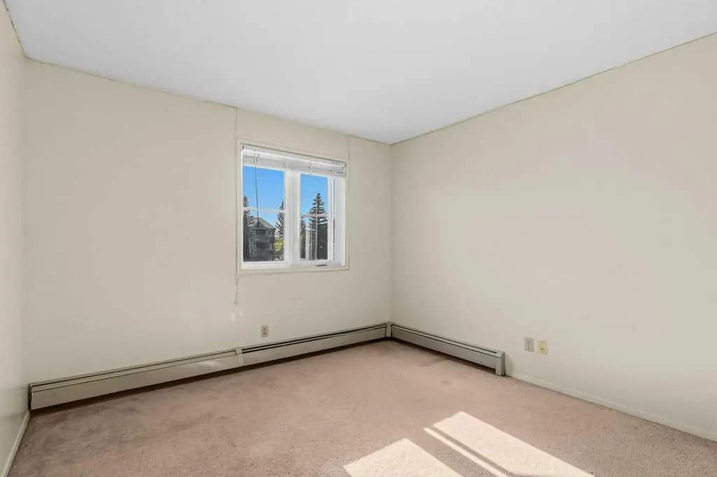 2422 Edenwold Heights NW Calgary AB T3A 0Y2