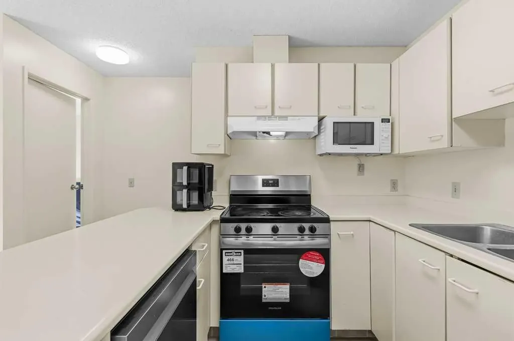 2422 Edenwold Heights NW Calgary AB T3A 0Y2
