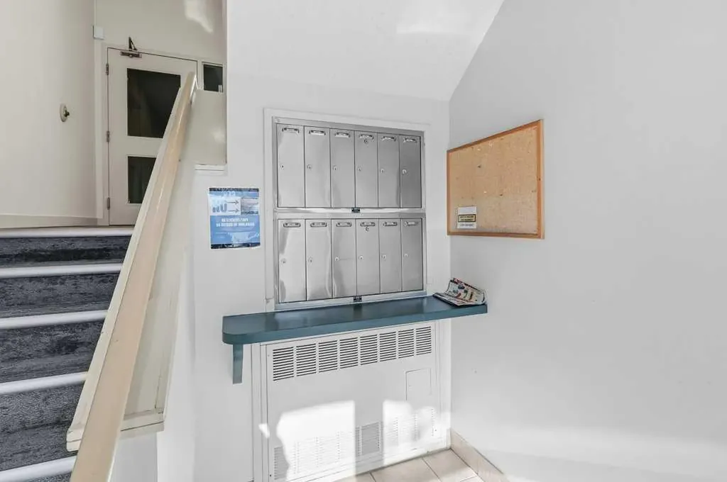 2422 Edenwold Heights NW Calgary AB T3A 0Y2