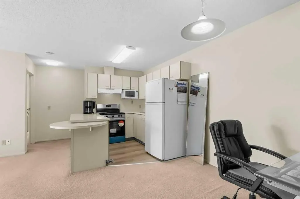 2422 Edenwold Heights NW Calgary AB T3A 0Y2