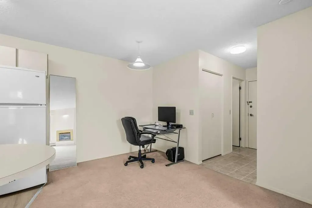 2422 Edenwold Heights NW Calgary AB T3A 0Y2