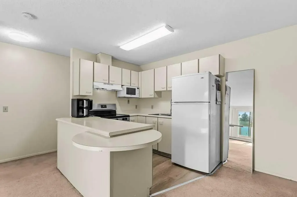 2422 Edenwold Heights NW Calgary AB T3A 0Y2
