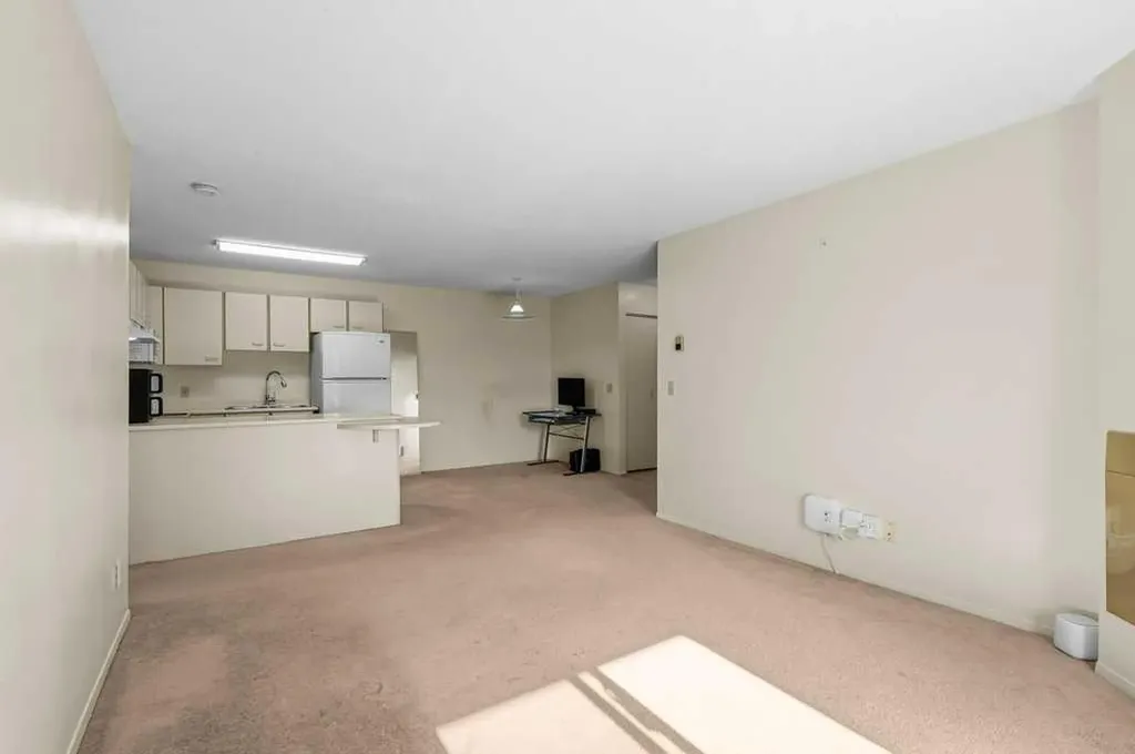 2422 Edenwold Heights NW Calgary AB T3A 0Y2