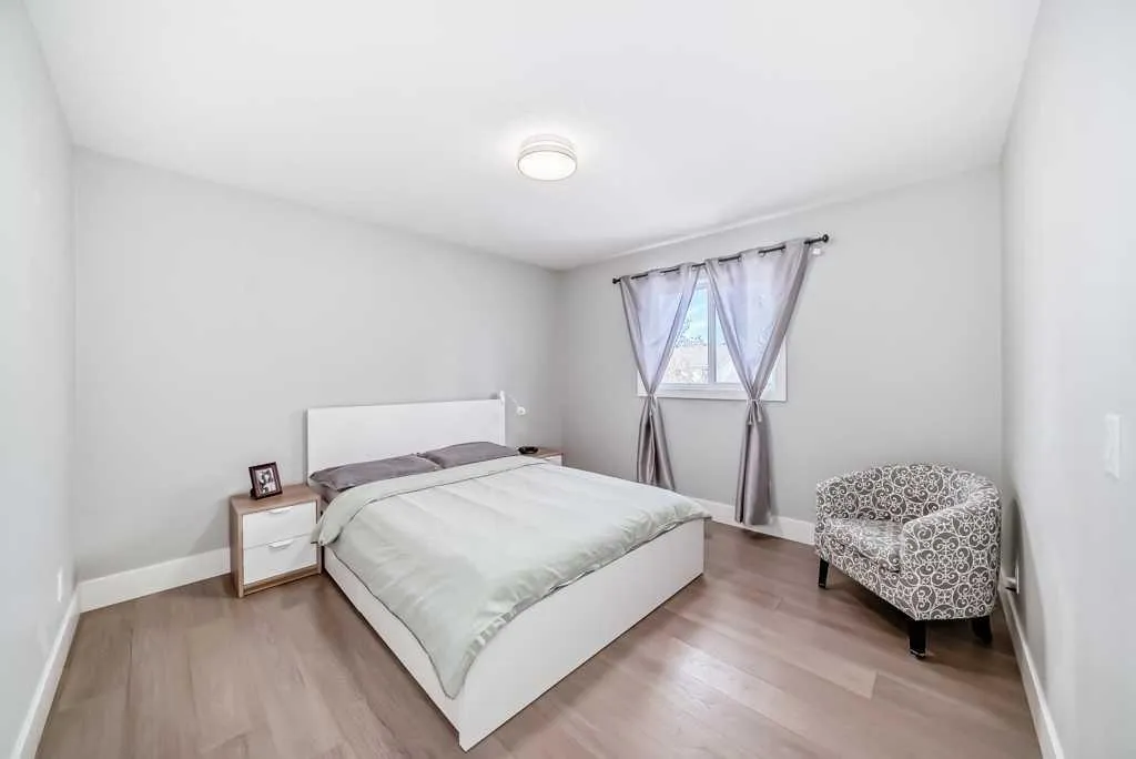 256 Riverside Mews SE Calgary AB T2C 3Y8