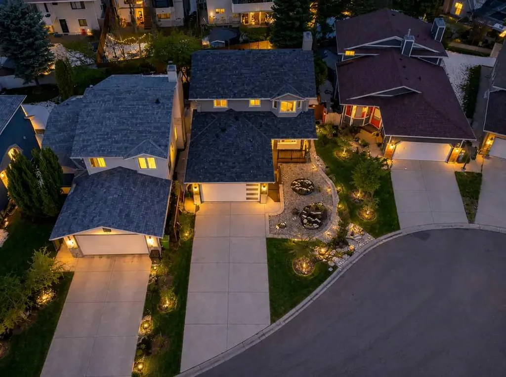 256 Riverside Mews SE Calgary AB T2C 3Y8
