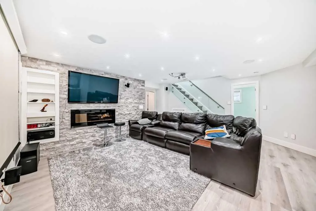 256 Riverside Mews SE Calgary AB T2C 3Y8