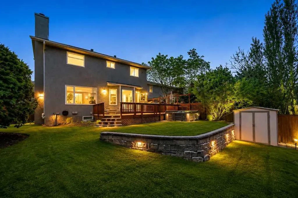 256 Riverside Mews SE Calgary AB T2C 3Y8