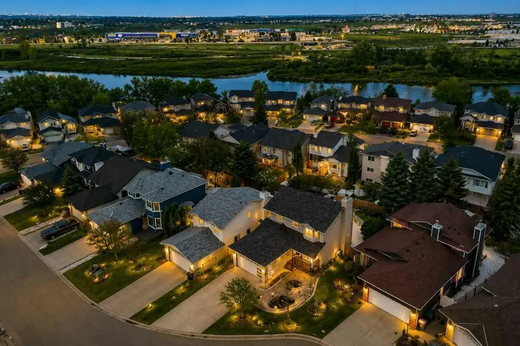 256 Riverside Mews SE Calgary AB T2C 3Y8