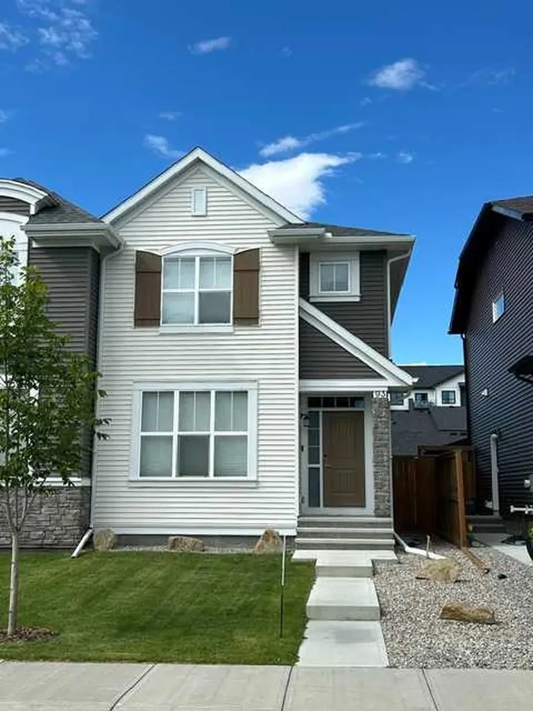 93 Wolf Gate Okotoks AB T1S 5T9