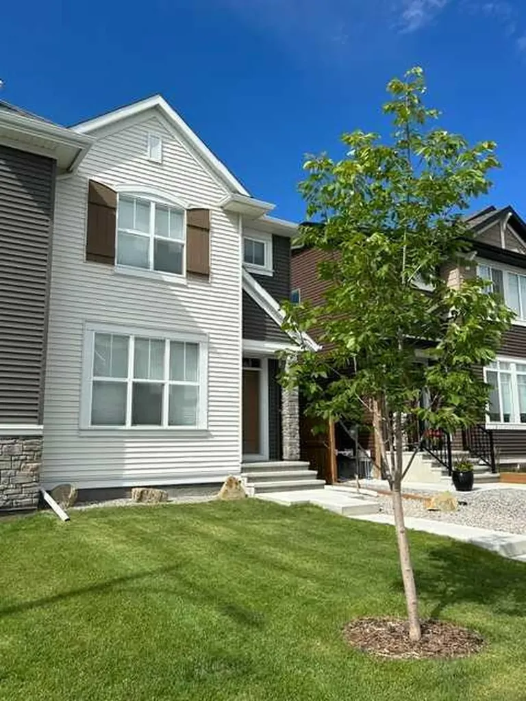 93 Wolf Gate Okotoks AB T1S 5T9