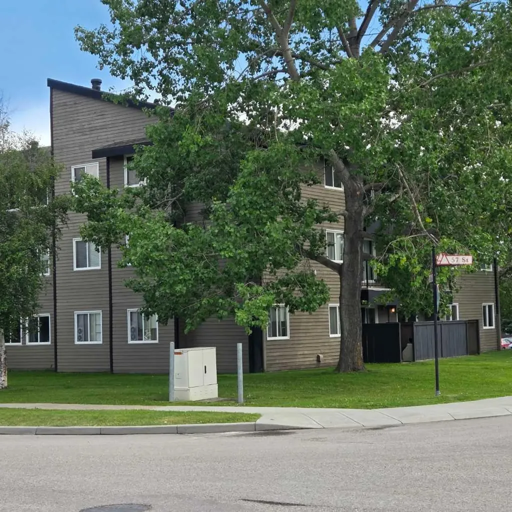 5611 10 Avenue Edson AB T7E 1R4