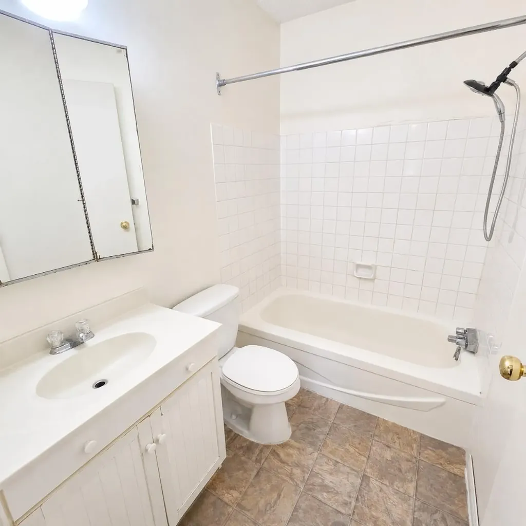 5611 10 Avenue Edson AB T7E 1R4