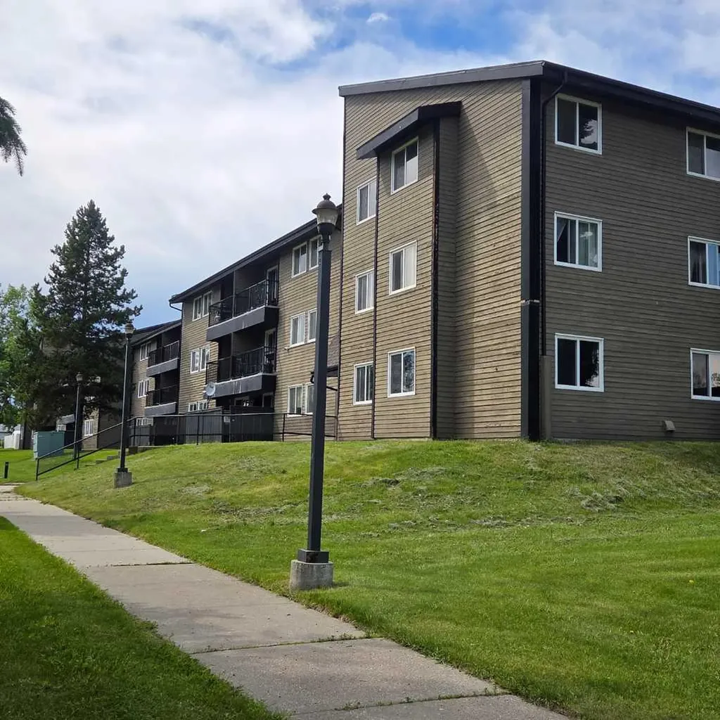 5611 10 Avenue Edson AB T7E 1R4