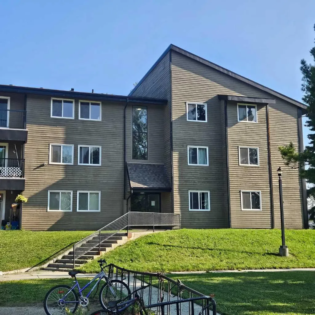 5611 10 Avenue Edson AB T7E 1R4