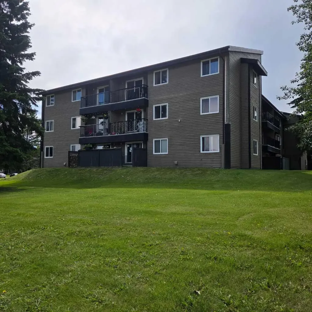 5611 10 Avenue Edson AB T7E 1R4
