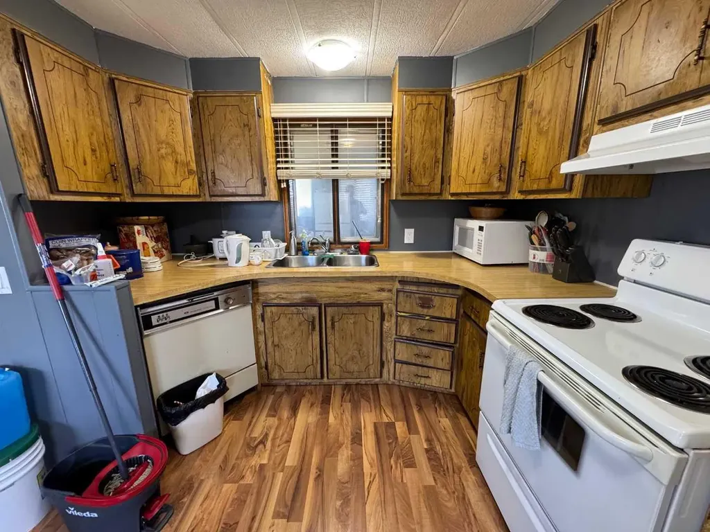 24 Parkland Drive Red Deer AB T4P 1K1