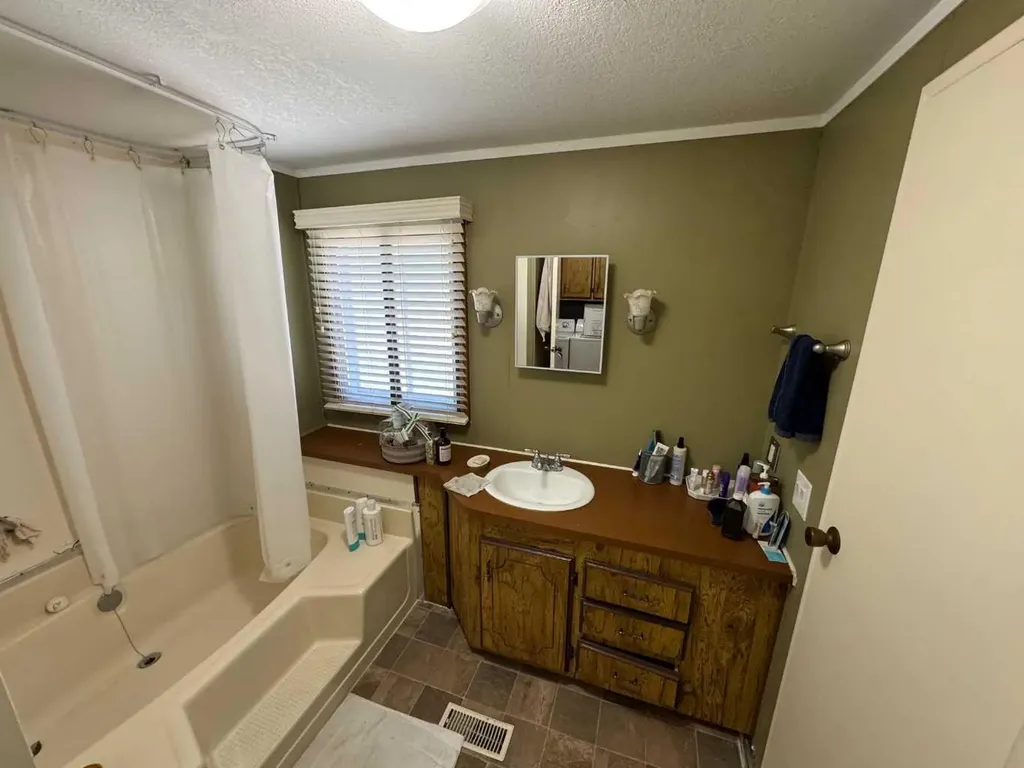 24 Parkside Drive Red Deer AB T4P 1K1