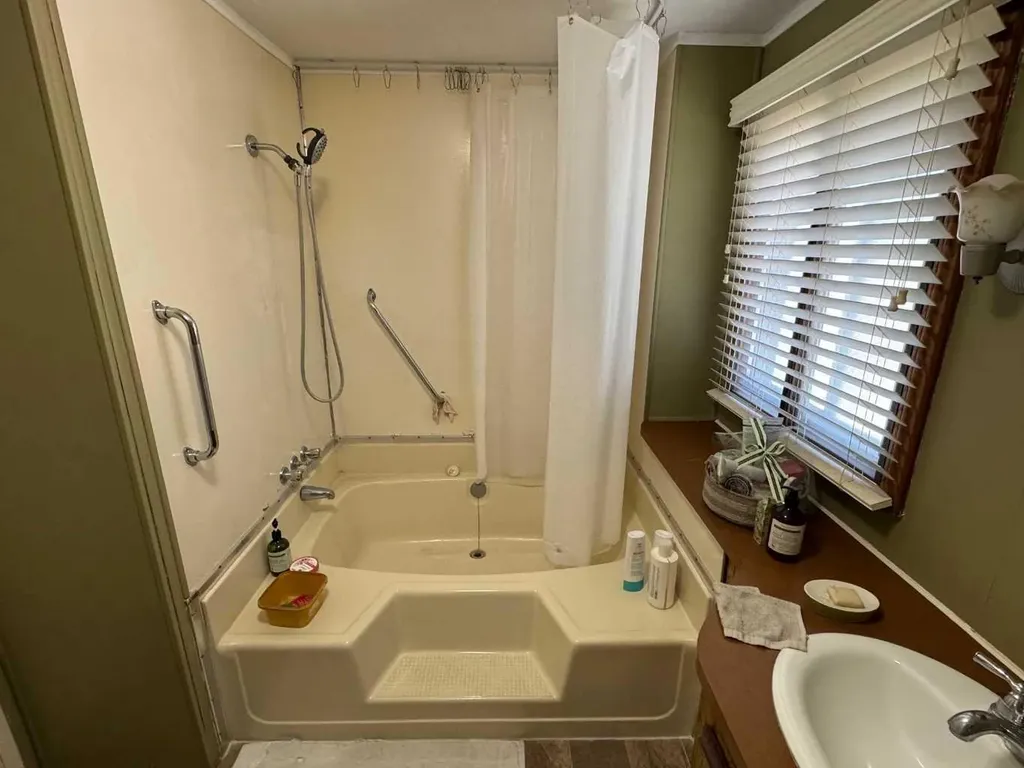 24 Parkside Drive Red Deer AB T4P 1K1