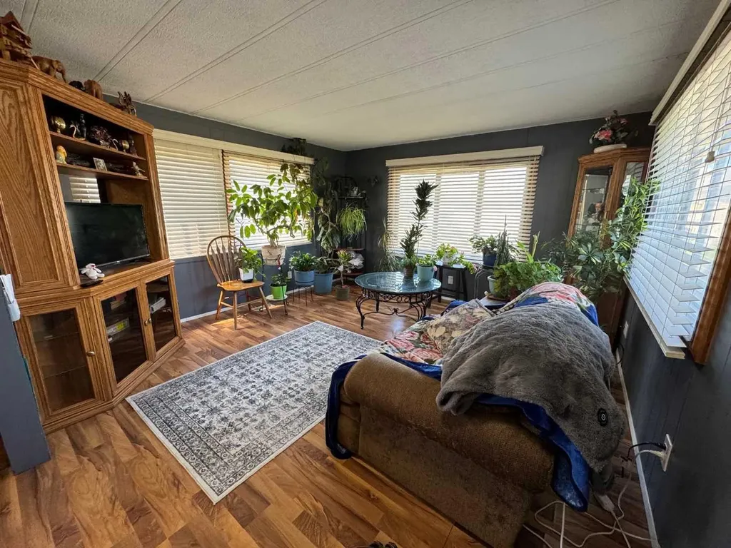 24 Parkside Drive Red Deer AB T4P 1K1