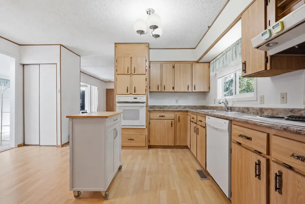 3011 Burroughs Manor NE Calgary AB T1Y6K1