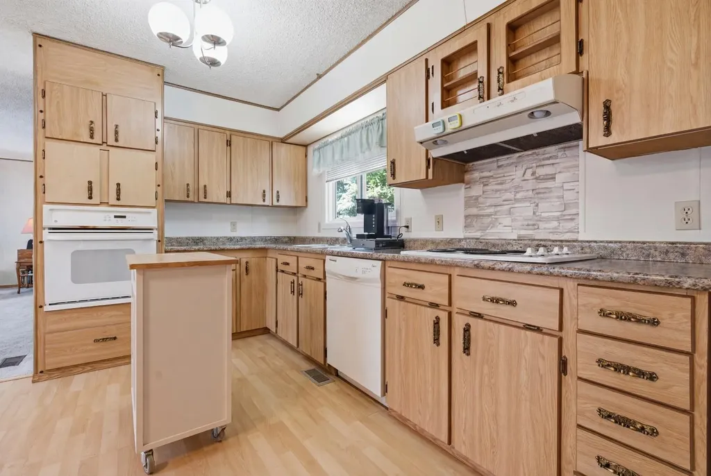 3011 Burroughs Manor NE Calgary AB T1Y6K1