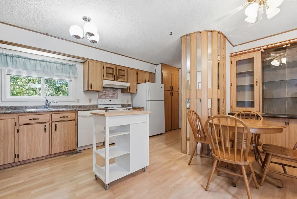 3011 Burroughs Manor NE Calgary AB T1Y6K1