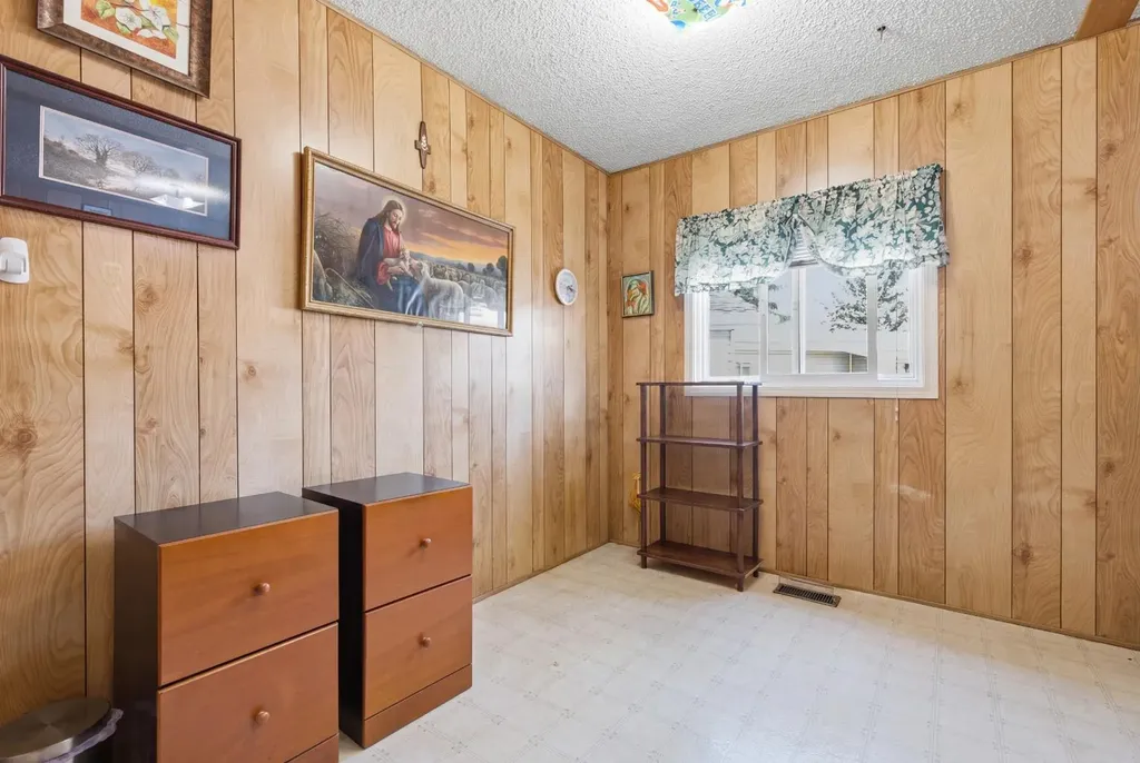 3011 Burroughs Manor NE Calgary AB T1Y6K1