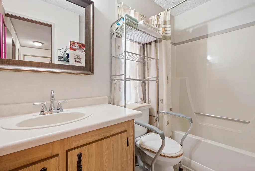 3011 Burroughs Manor NE Calgary AB T1Y6K1