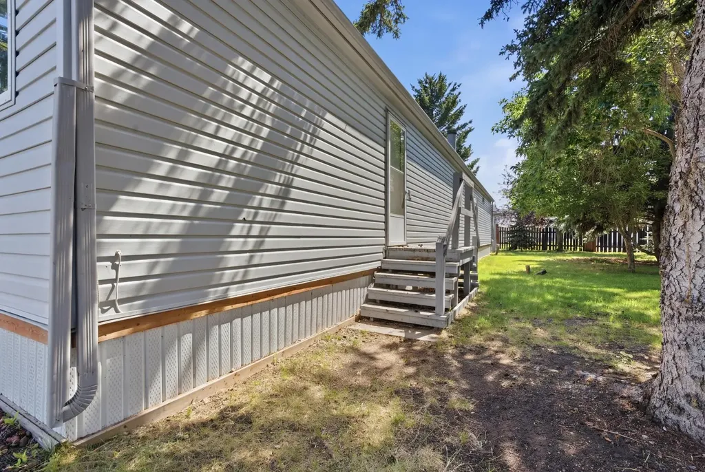 3011 Burroughs Manor NE Calgary AB T1Y6K1