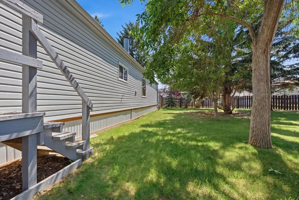 3011 Burroughs Manor NE Calgary AB T1Y6K1