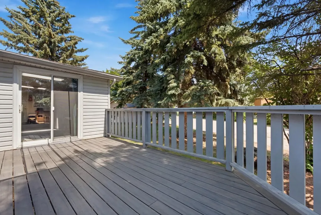 3011 Burroughs Manor NE Calgary AB T1Y6K1