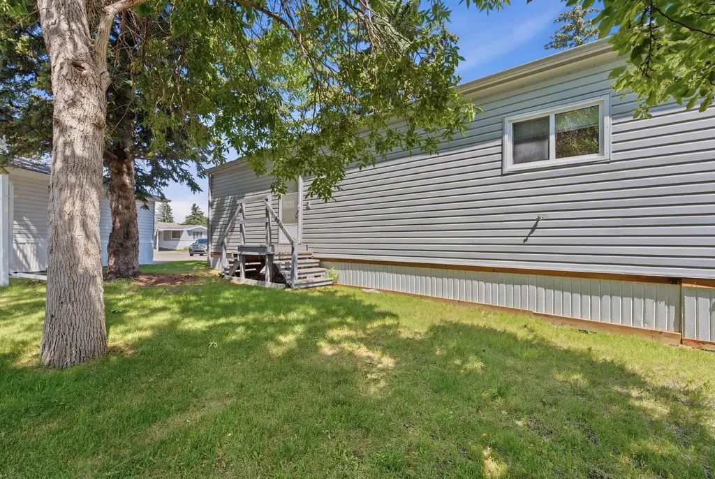 3011 Burroughs Manor NE Calgary AB T1Y6K1