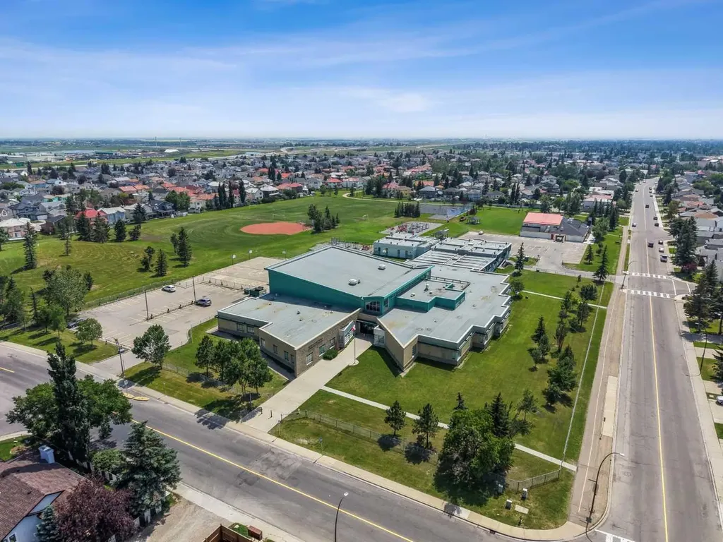 3011 Burroughs Manor NE Calgary AB T1Y6K1