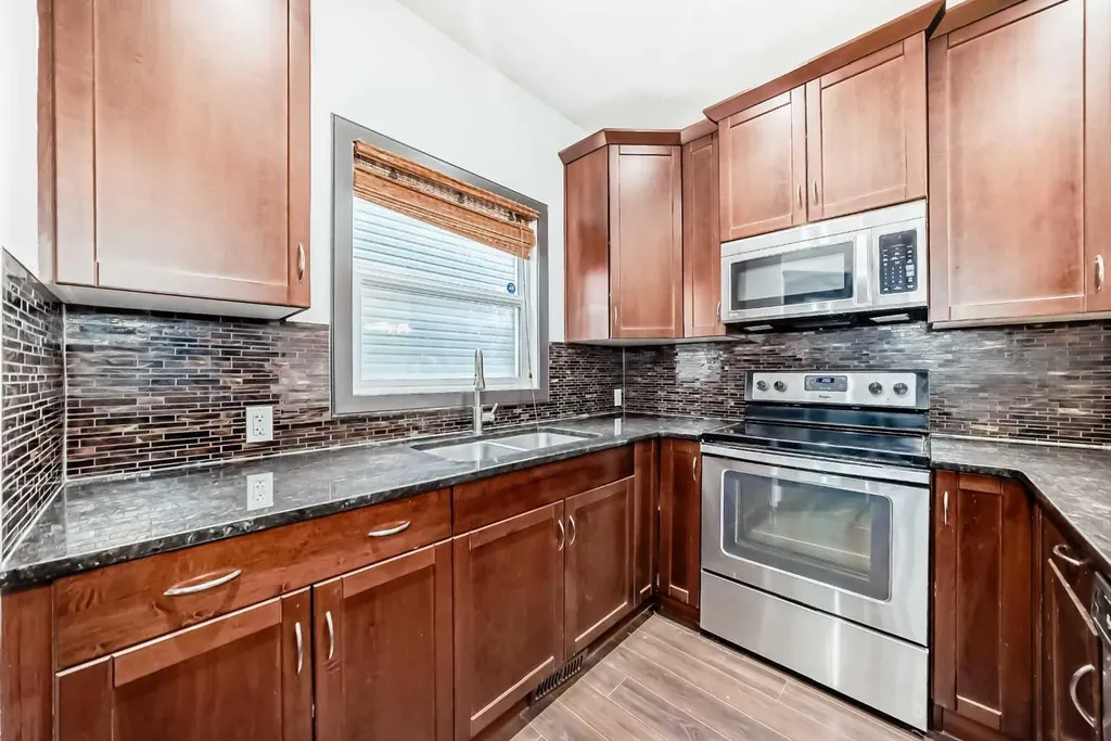 17 Redstone Common NE Calgary AB T3N 0K3