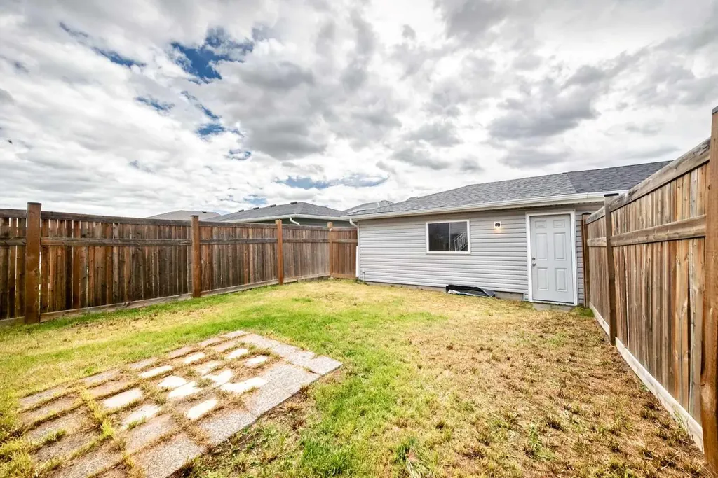 17 Redstone Common NE Calgary AB T3N 0K3