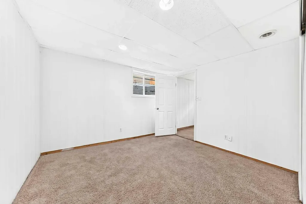 2912 Brentwood Boulevard NW Calgary AB T2l 1J5