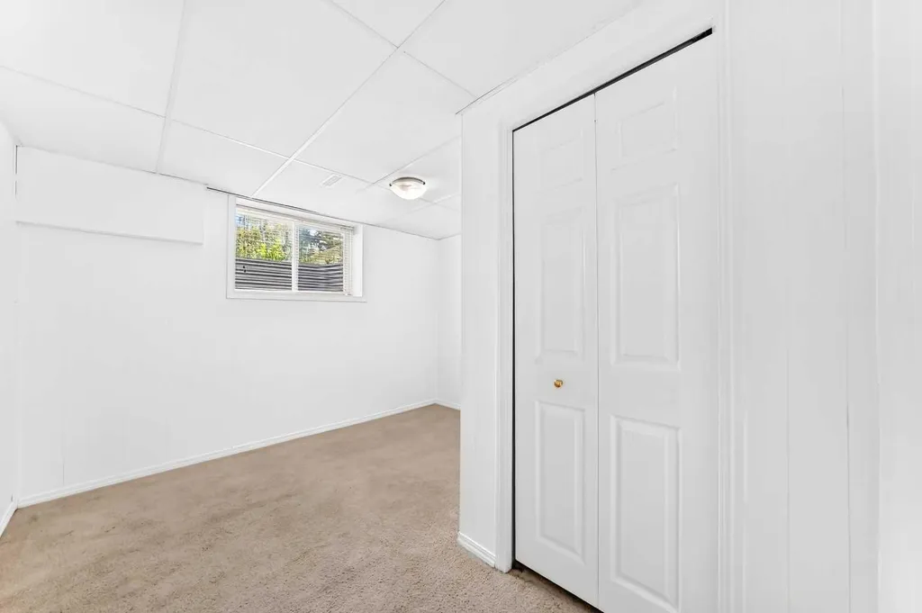 2912 Brentwood Boulevard NW Calgary AB T2l 1J5
