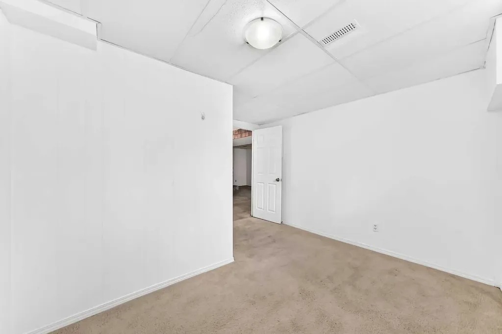 2912 Brentwood Boulevard NW Calgary AB T2l 1J5