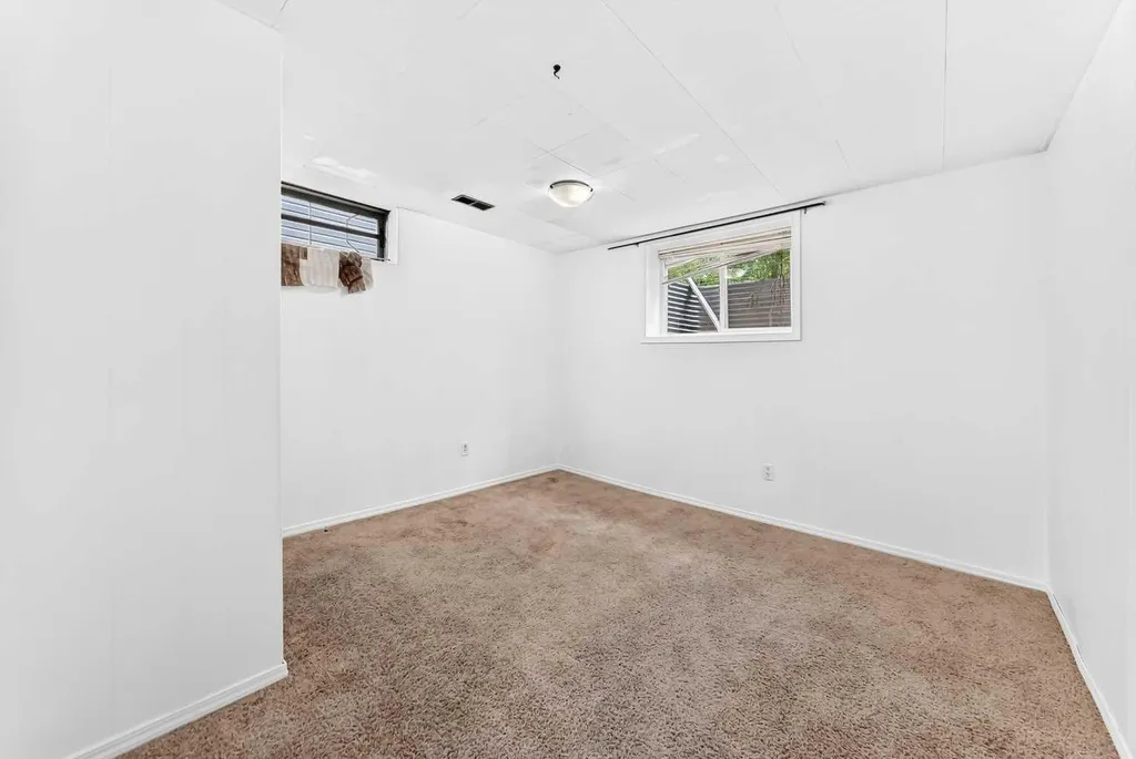 2912 Brentwood Boulevard NW Calgary AB T2l 1J5