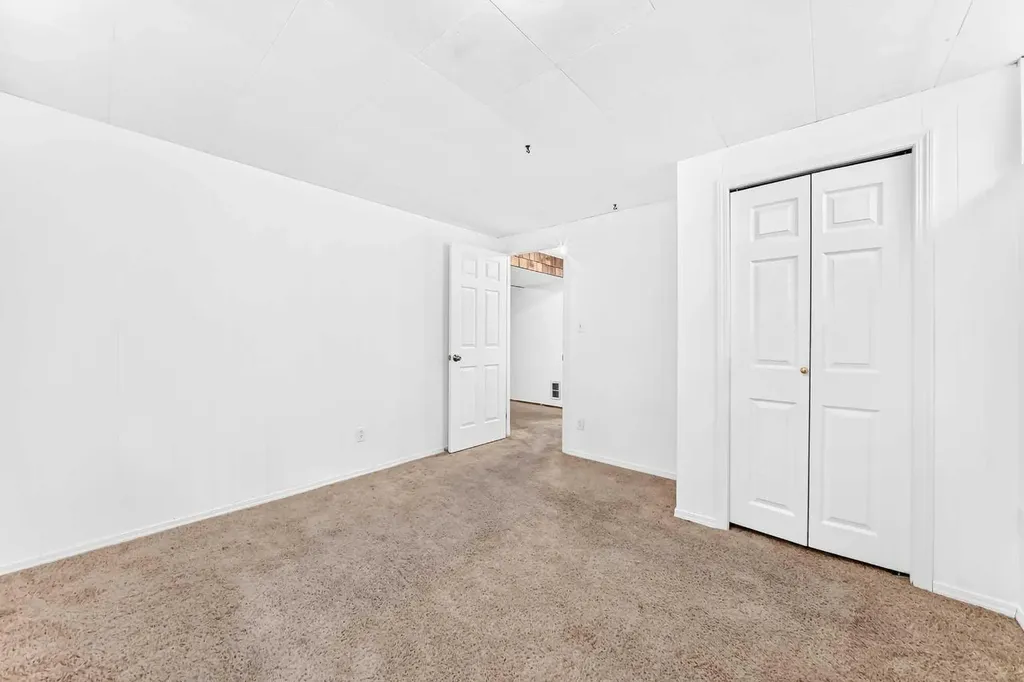 2912 Brentwood Boulevard NW Calgary AB T2l 1J5